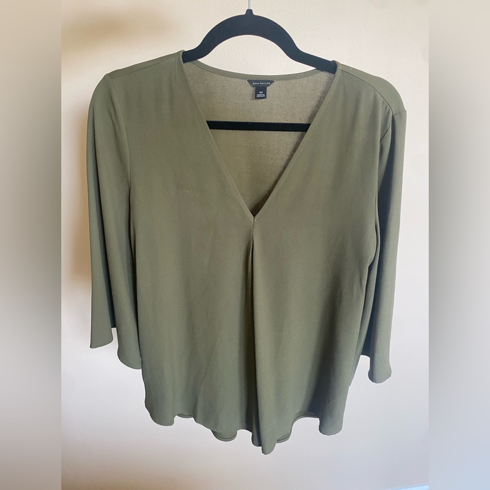 Ann Taylor XS Olive V-Neck Top